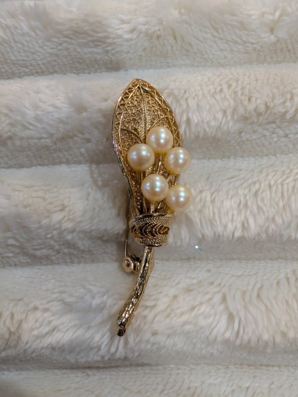 Vintage 1950s 60s Gold Filigree Faux Pearl Flower Brooch Pin